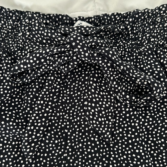 Hollister Ultra High Rise Polla Dot Flowy Shorts - Picture 2 of 4